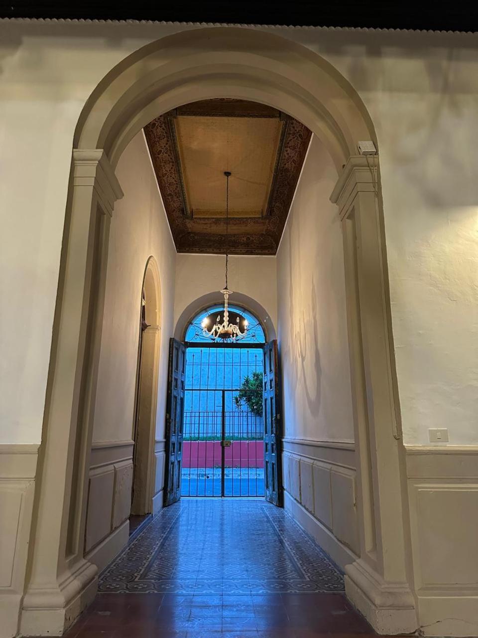 Hostal Velvet Plaza Santa Ana Bagian luar foto